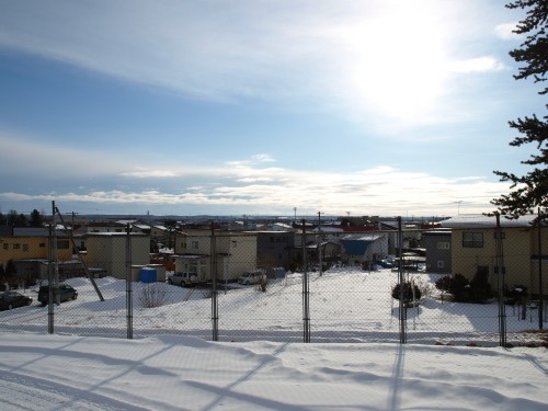雪は必ずとけ。 春はきっと来る。