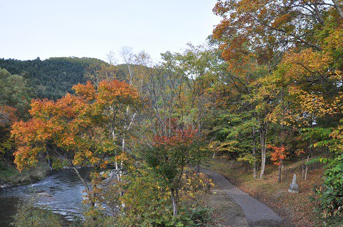 10月3日　滝上町　今日の渚滑川渓谷遊歩道錦仙峡・・・1