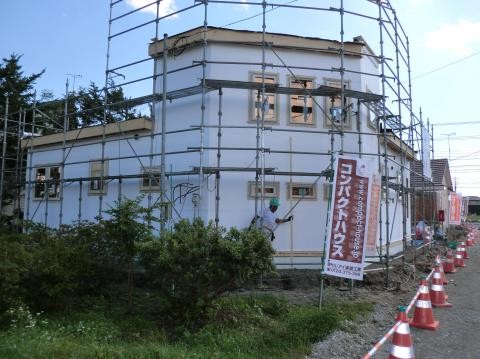 敷地の形状とお客様の要望に合わせて コンパクトハウス建築中