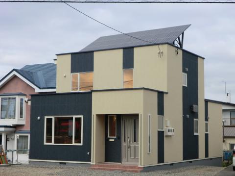 太陽光発電の2階建てコンパクトハウスが完成しました。
