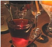 隣の客は