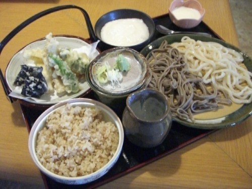 田舎の二八そば　平麺で