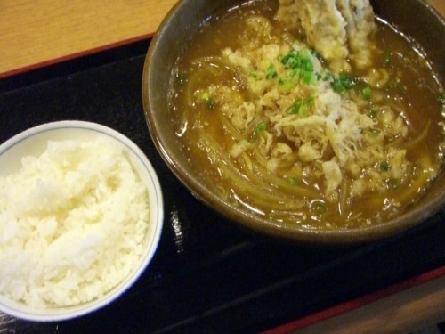 店中 カレー臭 充満