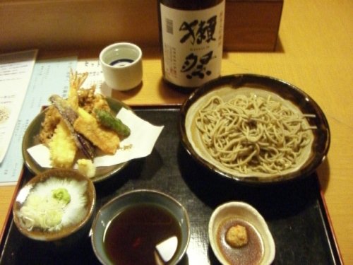 蕎麦屋の　酒は　灘の菊正宗が多い