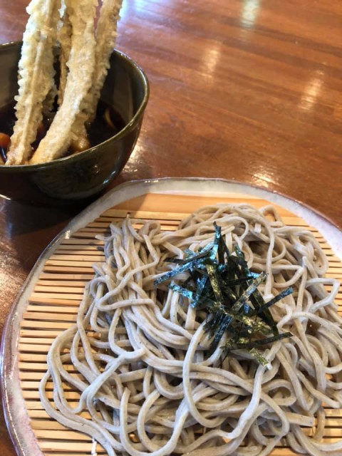 【白っぽい　黒っぽい　選べる蕎麦】鶏出汁が美味い　鶏系が人気