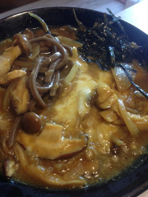 【打ち分ける8種の蕎麦】カレーに一番合う麵は田舎の平打蕎麦だと思う
