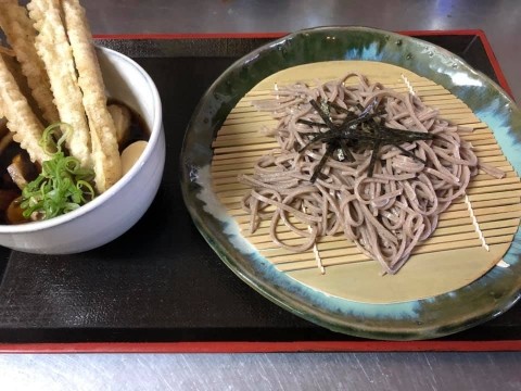 【クラフト蕎麦十種】暑い間 影を潜めていた 温かなお蕎麦も人気に