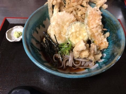 【クラフト蕎麦十種】暑さ続き後の 肌寒い日は 温かな天蕎麦が人気
