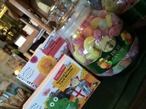 ドロップキャンディとビスケット