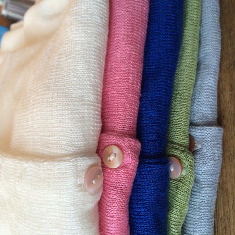 リネンカーディガン。