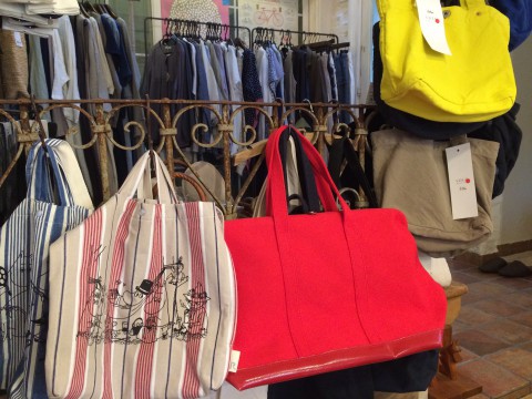 お洋服、バッグのセール明日まで。