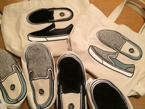 スリッポン型ポーチとトート。