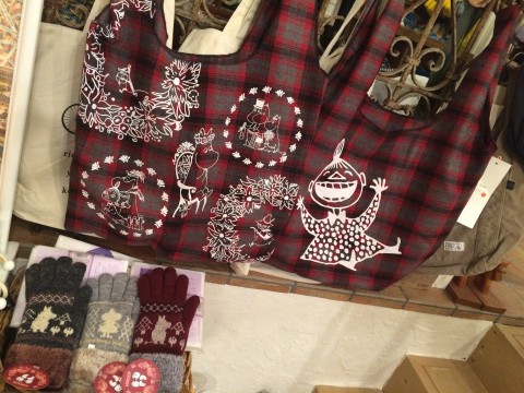 ムーミン暖かい手袋と買い物バッグ