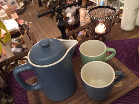 直火が使えるポットで温かいお茶を。