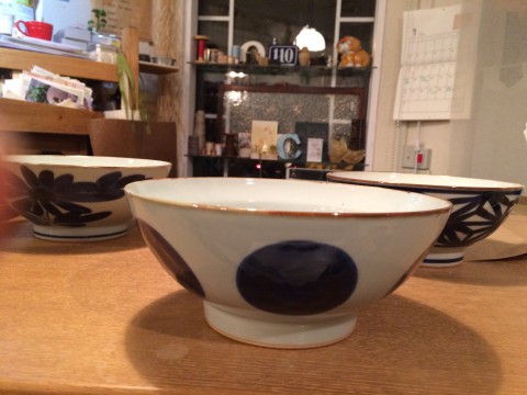 CMで使われているドンブリ。