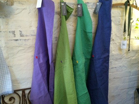 リネンエプロン新色入荷!