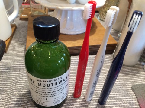 theの歯ブラシとマウスウォッシュ