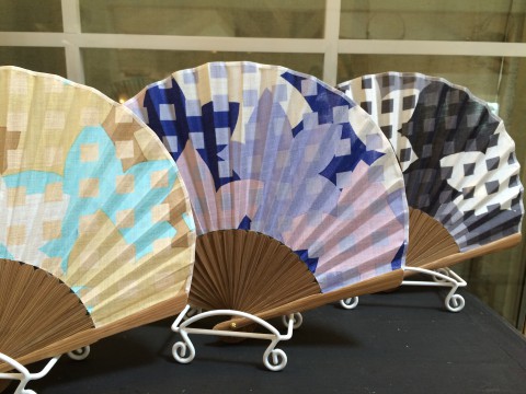京都の手染め扇子。