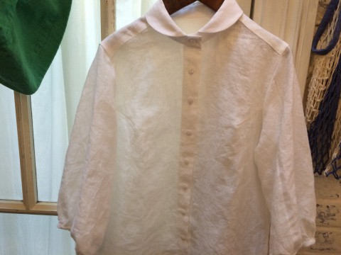 ふんわり優しい綿麻ブラウス。