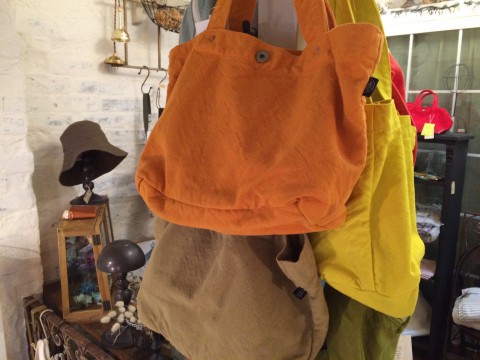秋色倉敷帆布のトートバッグ。
