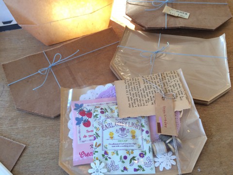 ナチュラルな紙質が人気のラッピングパック。