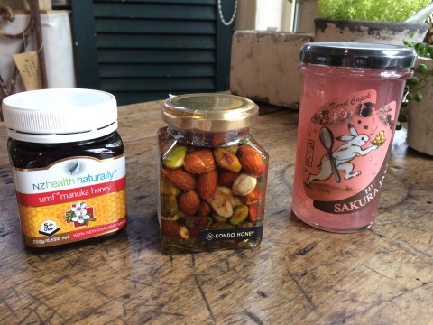 マヌカハニーとナッツとジャムと。
