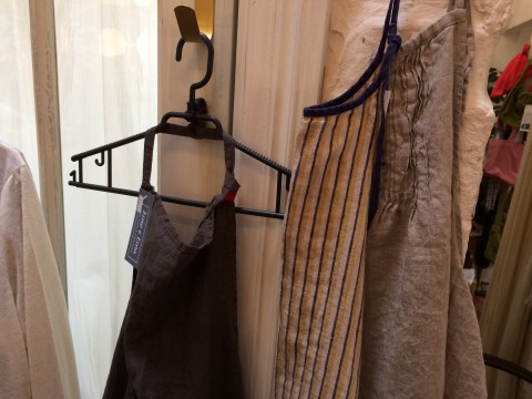 リーノエリーナのエプロン入荷❣️