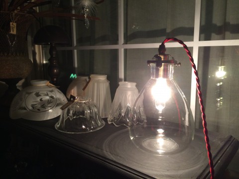 フラスコテーブルランプ。