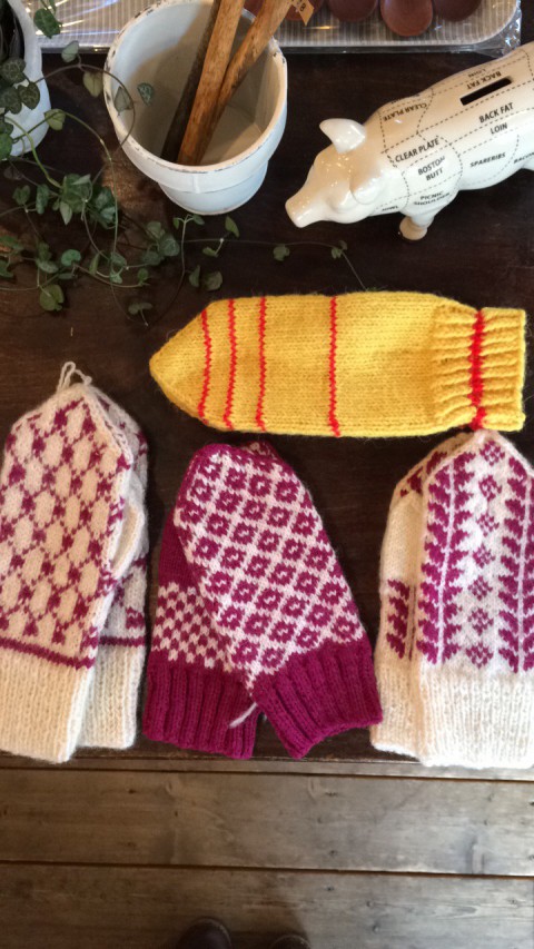 リトアニアのウール手編み手袋