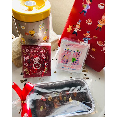 紅茶缶と。