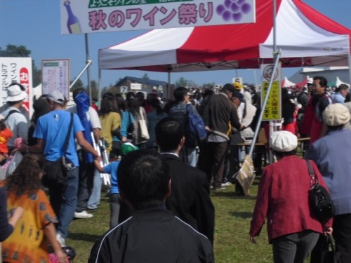 ワイン祭りでミニクラス会