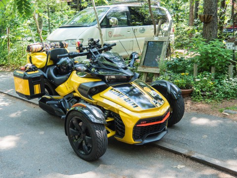 カナダ・ボンバルディア製の3輪バイクで日本一周中!