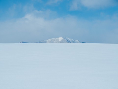 マイナス21℃、澄み切った空気で・・日高山脈が迫ってきます。