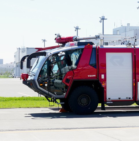 空港用化学消防車ローゼンバウアー(12500立級)