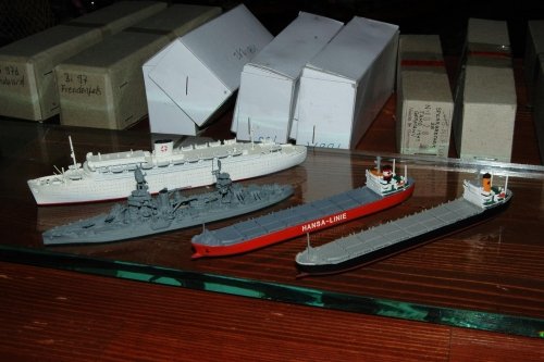 1/1250船舶模型。コンテナ船～戦艦を追加。