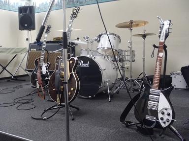 久々にライブやります^^ビートルーズ