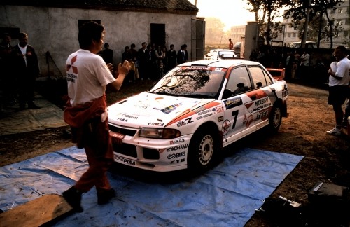 ラリーサービス