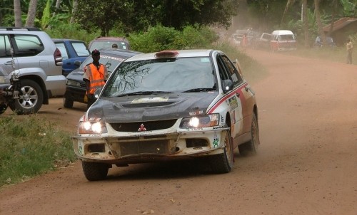 ラリー車が、、