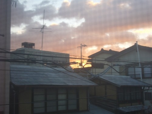 朝火事？