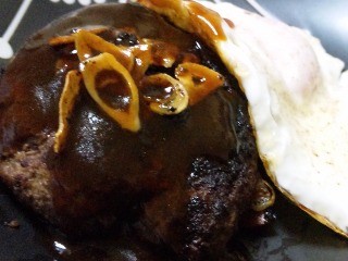 狩人の蔵さんオリジナル、エゾ鹿肉ハンバーグ!!