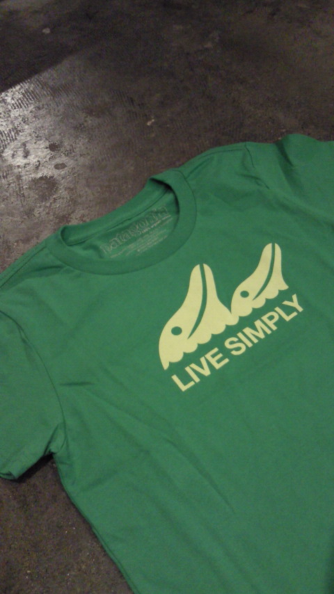 Patagonia Women's Live Simply Dolphins T-Shirt。