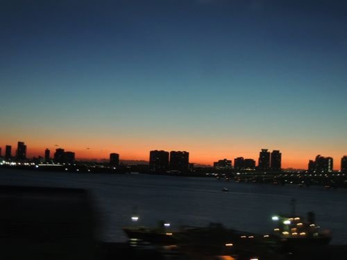 今日（日付が変わっていますので昨日です）から元気に営業中です！
