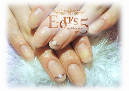 モデルさんのポリッシュフレンチ。