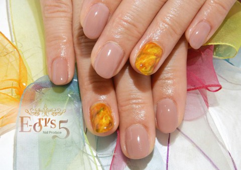 秋の定番、べっ甲デザインが只今大人気!