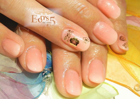 また×2、IKKOさんネイルをオーダーされました♪