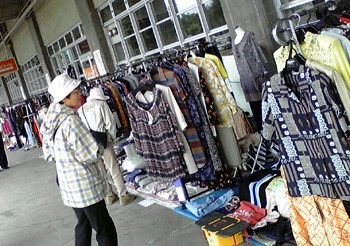 フリマに出店 いえ~ぃ
