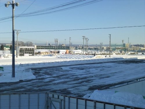 帯広競馬場は、今日も雪かき