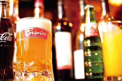 飲み放題とおつまみ。