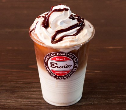 天気の良い日は、ベンチでカフェラテ♪