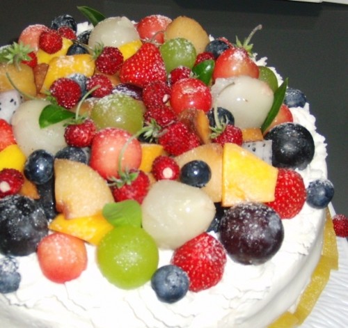 素敵なケーキでお誕生日！フルーツもりもり～